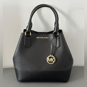 MICHAEL KORS TRISTA (BUCKET BAG/TOTE)